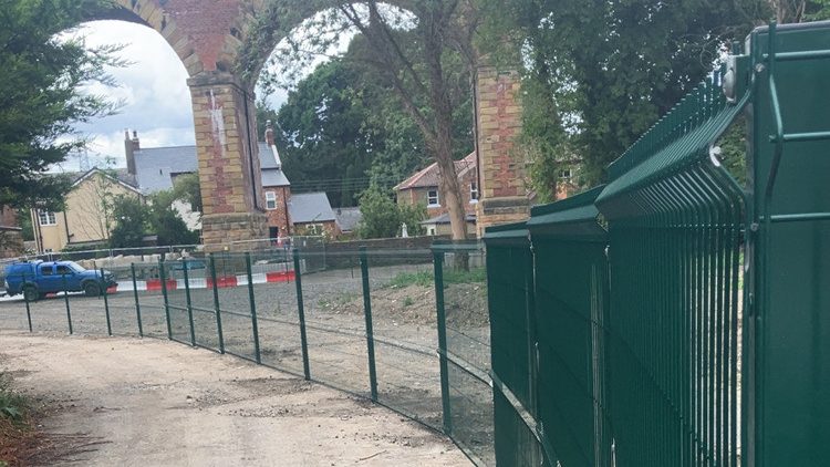 Commercial Fencing